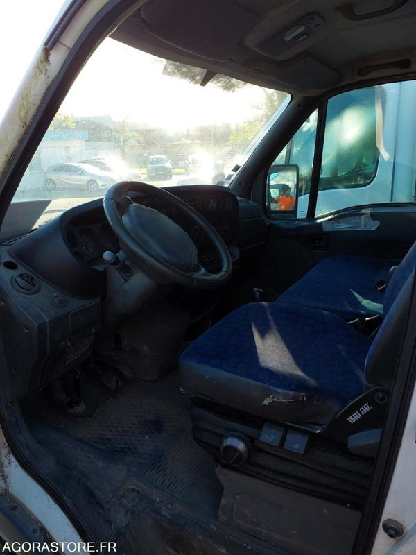 Fourgon IVECO DAILY - 2003 - 301454km - DM678TN - Furgão: foto 2 Fourgon IVECO DAILY - 2003 - 301454km - DM678TN - Furgão: foto 2