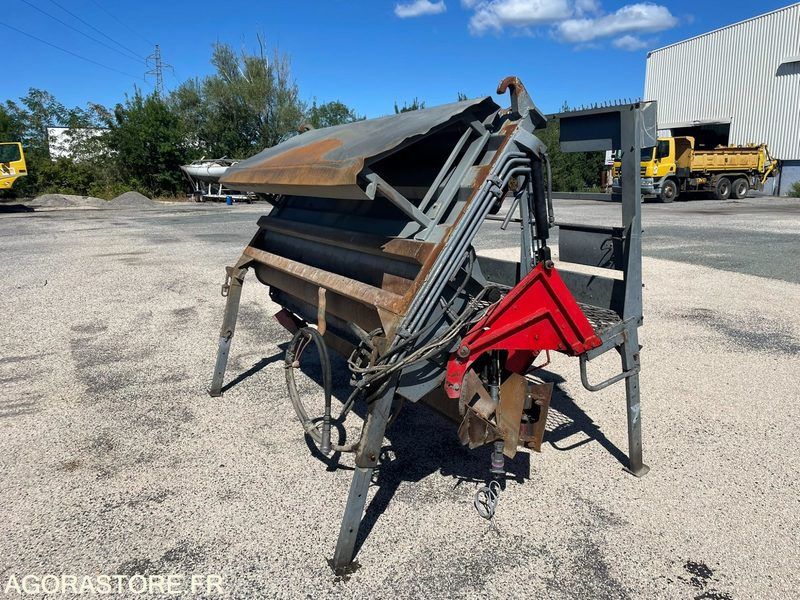 GRAVILLONNEUR ROLA 450 MAUGUIN D'OCCASION - Máquina de asfalto: foto 5 GRAVILLONNEUR ROLA 450 MAUGUIN D'OCCASION - Máquina de asfalto: foto 5