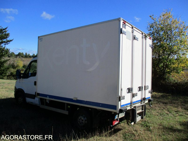 IVECO 35S13 de 2013 chassis cabine frigorifique idéal pour modifié en benne - Carrinha frigorífica: foto 3 IVECO 35S13 de 2013 chassis cabine frigorifique idéal pour modifié en benne - Carrinha frigorífica: foto 3
