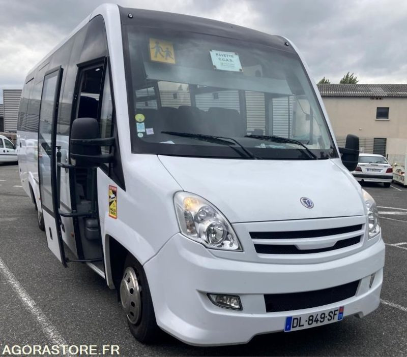 IVECO 70C17 DIETRICH CAREBUS - 2014 - 41295 KM - Minibus, Furgão de passageiros: foto 2 IVECO 70C17 DIETRICH CAREBUS - 2014 - 41295 KM - Minibus, Furgão de passageiros: foto 2