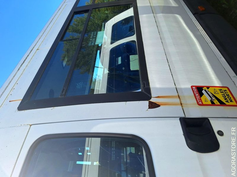 IVECO BUS DAILY N°092063 - Minibus, Furgão de passageiros: foto 5 IVECO BUS DAILY N°092063 - Minibus, Furgão de passageiros: foto 5