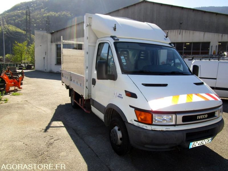 IVECO DAILY 35C11 du 28/04/2000 (Contrôle Technique joint) - Furgão: foto 3 IVECO DAILY 35C11 du 28/04/2000 (Contrôle Technique joint) - Furgão: foto 3