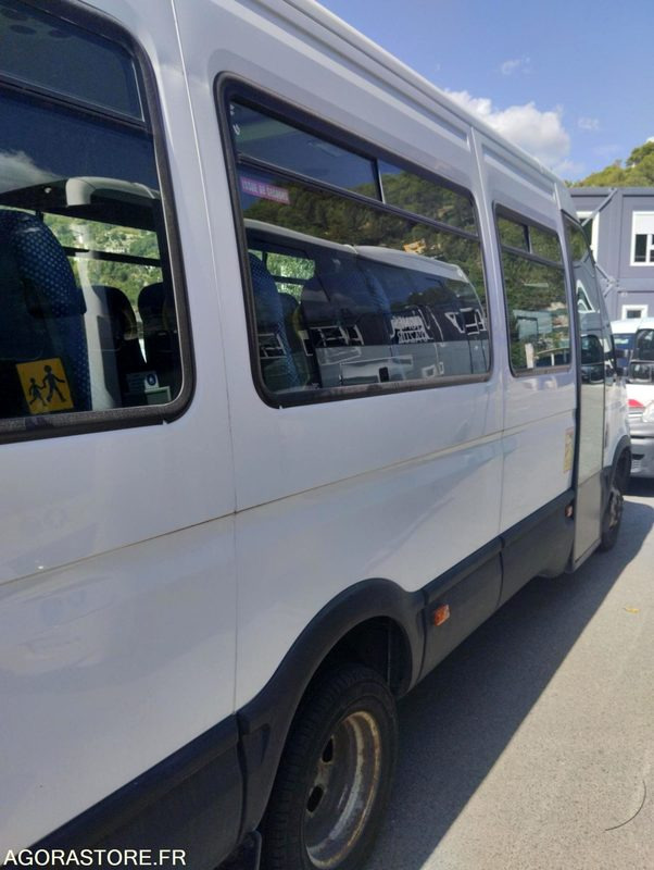 IVECO DAILY N°142064 - Minibus, Furgão de passageiros: foto 2 IVECO DAILY N°142064 - Minibus, Furgão de passageiros: foto 2