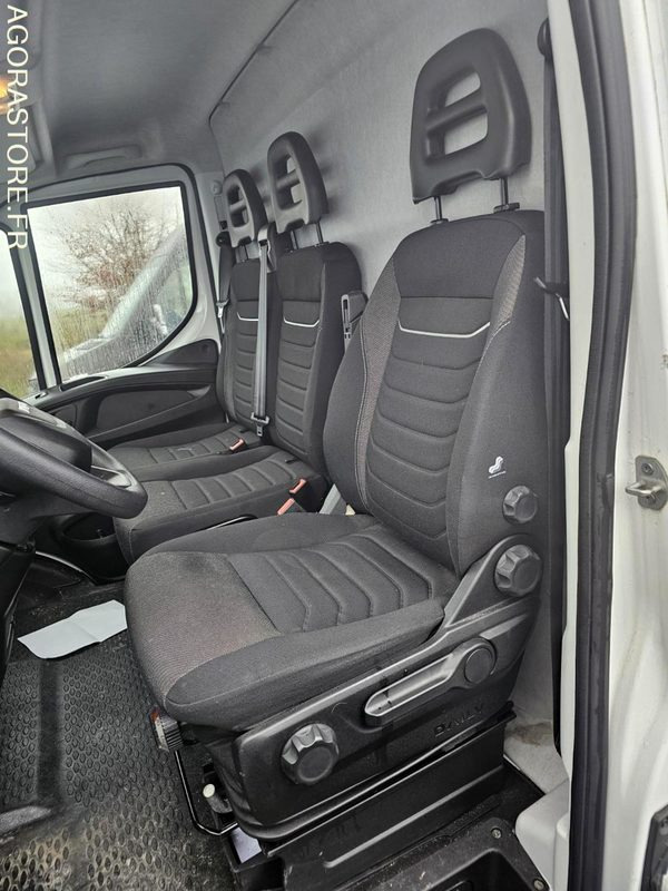 Iveco daily 35S14 - 2022 - 8815 Kms - Furgão: foto 5 Iveco daily 35S14 - 2022 - 8815 Kms - Furgão: foto 5