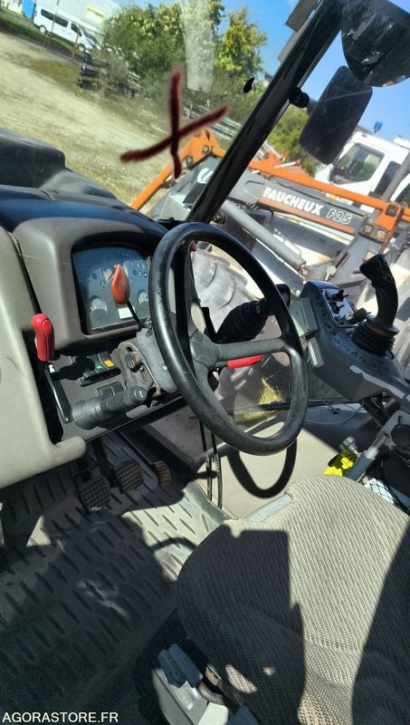 Trator Lot Renault - Tracteur ergos 446 Roto 209 - 2009 et FAUCHEUSE NOREMAT VISIOBRA: foto 20