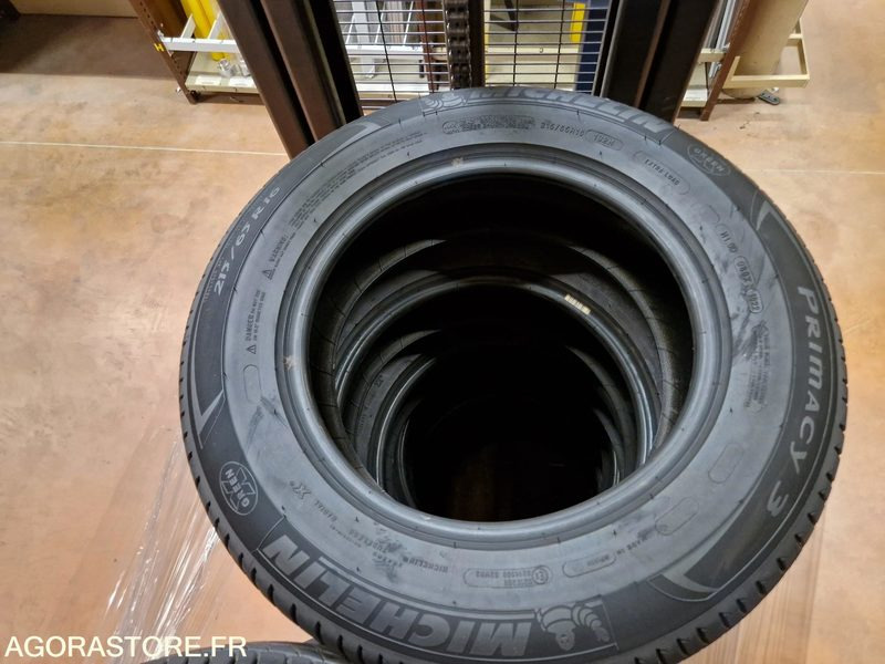 Lot de 12 pneus Michelin 215/65R16 102H - Pneu: foto 2 Lot de 12 pneus Michelin 215/65R16 102H - Pneu: foto 2