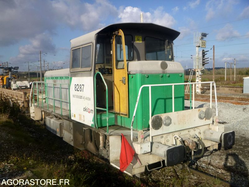 Lot de 2 locotracteurs Y8000 / Moyse, Fauvet Girel - Equipamento de construção: foto 2 Lot de 2 locotracteurs Y8000 / Moyse, Fauvet Girel - Equipamento de construção: foto 2