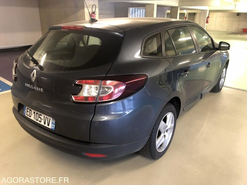 MEGANE 3 2016 ESTATE 1.2 TCE 115 ENERGY LIFE ECO2 - Essence - Boîte manuelle - Carrinha: foto 3 MEGANE 3 2016 ESTATE 1.2 TCE 115 ENERGY LIFE ECO2 - Essence - Boîte manuelle - Carrinha: foto 3
