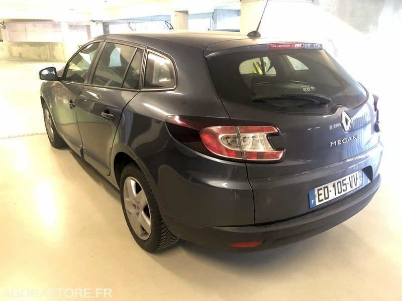 MEGANE 3 2016 ESTATE 1.2 TCE 115 ENERGY LIFE ECO2 - Essence - Boîte manuelle - Carrinha: foto 2 MEGANE 3 2016 ESTATE 1.2 TCE 115 ENERGY LIFE ECO2 - Essence - Boîte manuelle - Carrinha: foto 2