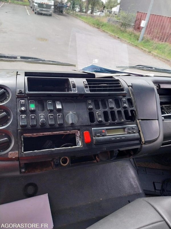 MERCEDES Actros HUWER 2004 (250 000Km) NON ROULANT EXPORT UNIQUEMENT - Caminhão limpa fossa: foto 4 MERCEDES Actros HUWER 2004 (250 000Km) NON ROULANT EXPORT UNIQUEMENT - Caminhão limpa fossa: foto 4