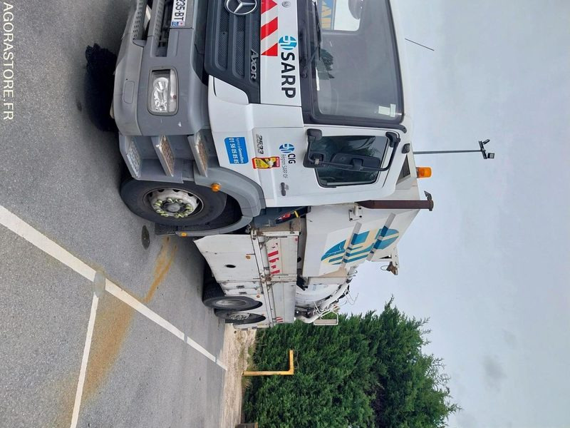 MERCEDES Actros HUWER 2006 (350000Km) NON ROULANT EXPORT UNIQUEMENT - Caminhão limpa fossa: foto 4 MERCEDES Actros HUWER 2006 (350000Km) NON ROULANT EXPORT UNIQUEMENT - Caminhão limpa fossa: foto 4