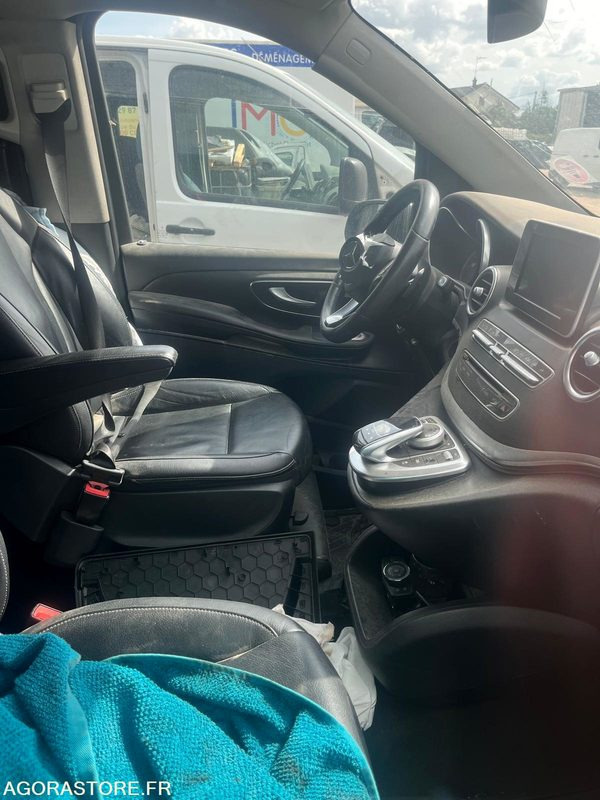 MERCEDES CLASSE V 250cdi 4 MATIC - 2017 / 441000 KM - Automóvel: foto 5 MERCEDES CLASSE V 250cdi 4 MATIC - 2017 / 441000 KM - Automóvel: foto 5