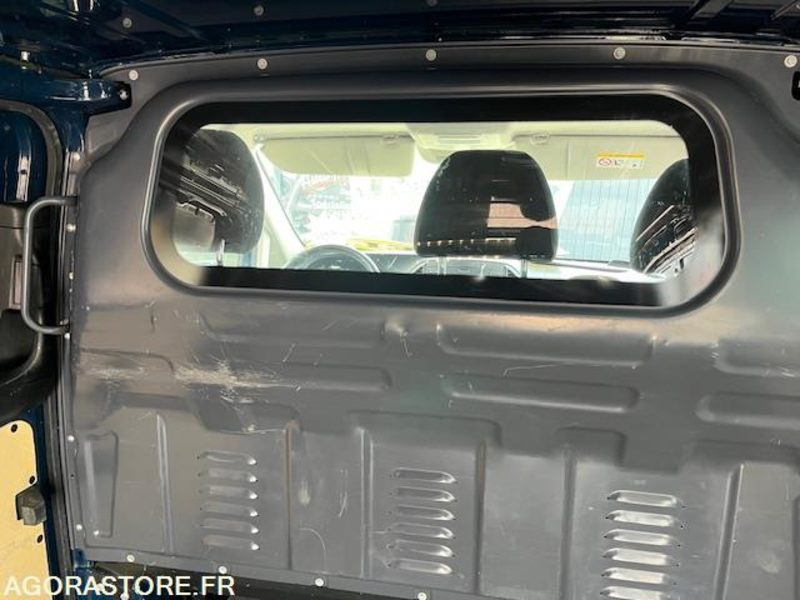 MERCEDES VITO FOURGON 116 CDI LONG 7G-TRONIC 3 PLACES - 2017 - Furgão: foto 3 MERCEDES VITO FOURGON 116 CDI LONG 7G-TRONIC 3 PLACES - 2017 - Furgão: foto 3