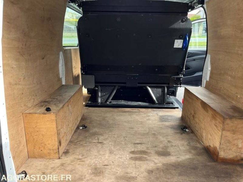 MERCEDES VITO MIXTO 116 CDI LONG 5 PLACES - 2021 - 193 000km - Furgão: foto 2 MERCEDES VITO MIXTO 116 CDI LONG 5 PLACES - 2021 - 193 000km - Furgão: foto 2