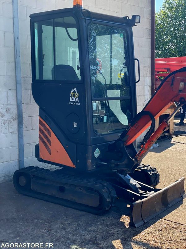 MINI-PELLE SUR CHENILLE CAOUTCHOUC HITACHI ZX17U-2 15CV 1.9T AVEC 3 GODETS - Escavadeira: foto 3 MINI-PELLE SUR CHENILLE CAOUTCHOUC HITACHI ZX17U-2 15CV 1.9T AVEC 3 GODETS - Escavadeira: foto 3