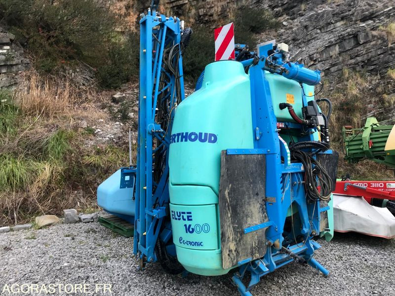 PULVERISATEUR BERTHOUD - ELYTE 1600 EC TRONIC (30 mètres) - Máquina agrícola: foto 2 PULVERISATEUR BERTHOUD - ELYTE 1600 EC TRONIC (30 mètres) - Máquina agrícola: foto 2