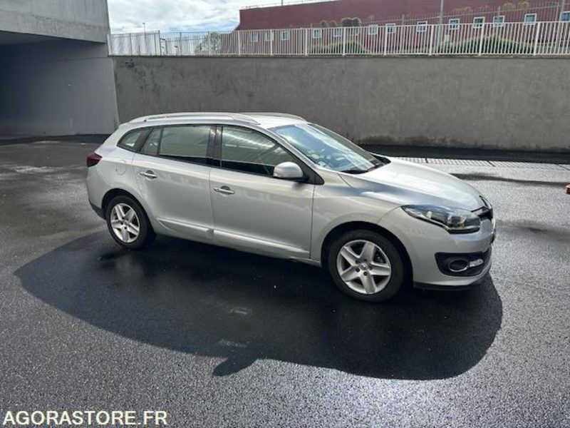 Megane III Phase 3 Estate 1.5 dCi 110 cv BVA DN561LX - Carrinha: foto 2 Megane III Phase 3 Estate 1.5 dCi 110 cv BVA DN561LX - Carrinha: foto 2