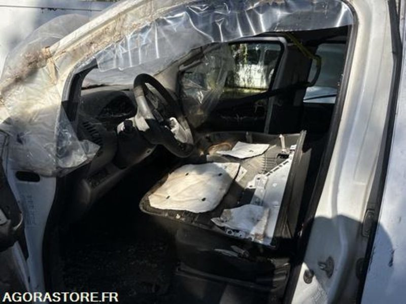 Pick-up NISSAN NAVARRA - 2013 - 200000KM - CX496PF: foto 16