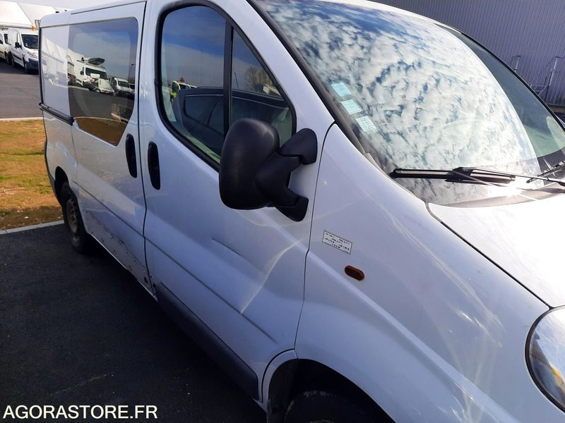 OPEL VIVARO - 2011 - 112 800KM - Furgão: foto 4 OPEL VIVARO - 2011 - 112 800KM - Furgão: foto 4