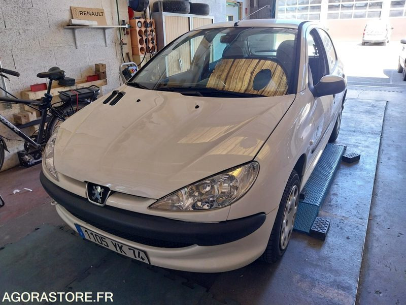 PEUGEOT 206 101700kms - 2005 - Automóvel: foto 1 PEUGEOT 206 101700kms - 2005 - Automóvel: foto 1