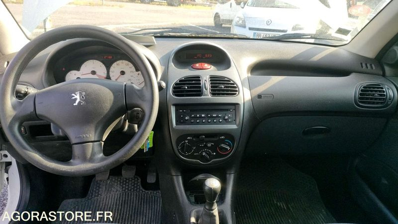 PEUGEOT 206 - 2005 - 127168kms - Automóvel: foto 5 PEUGEOT 206 - 2005 - 127168kms - Automóvel: foto 5