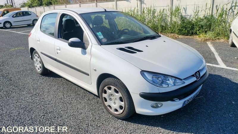 PEUGEOT 206 - 2005 - 142538kms - Automóvel: foto 1 PEUGEOT 206 - 2005 - 142538kms - Automóvel: foto 1