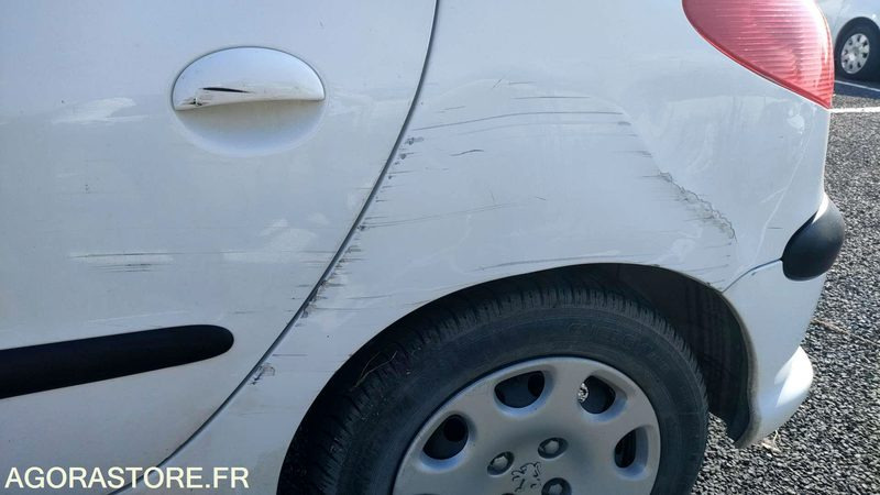 Automóvel PEUGEOT 206 - 2005 - 142538kms: foto 12