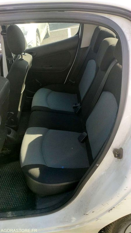 Automóvel PEUGEOT 206 - 2005 - 142538kms: foto 7