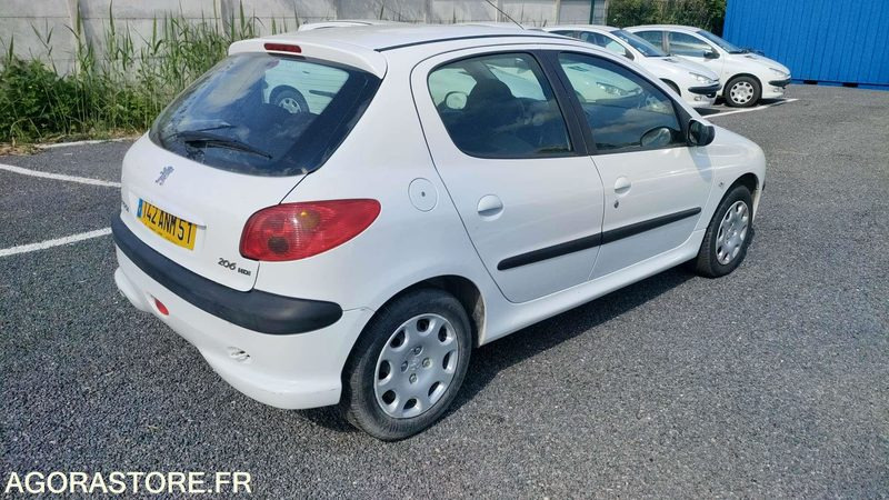 PEUGEOT 206 - 2005 - 142613kms - Automóvel: foto 4 PEUGEOT 206 - 2005 - 142613kms - Automóvel: foto 4