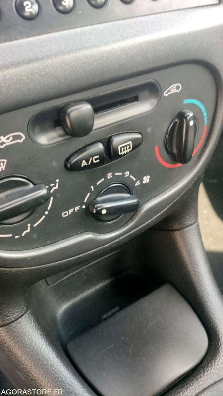 Automóvel PEUGEOT 206  - 2005 - 142613kms: foto 15