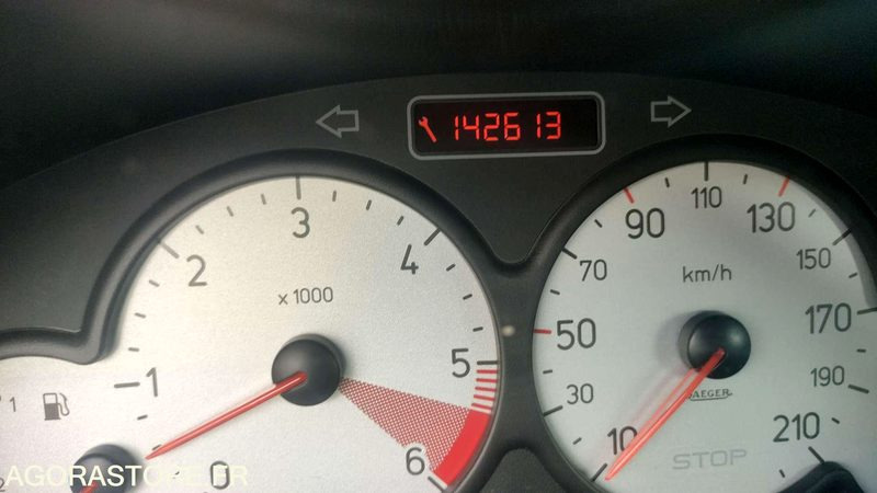 Automóvel PEUGEOT 206  - 2005 - 142613kms: foto 6