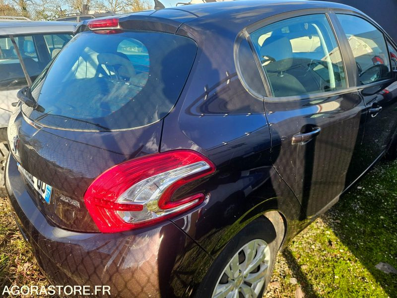 PEUGEOT 208 1.2 PURETECH 82CV - Automóvel: foto 4 PEUGEOT 208 1.2 PURETECH 82CV - Automóvel: foto 4