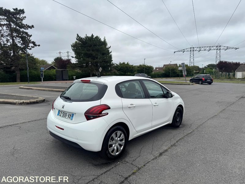 PEUGEOT 208 1.5 100 HDI 193 000 KM - Automóvel: foto 4 PEUGEOT 208 1.5 100 HDI 193 000 KM - Automóvel: foto 4