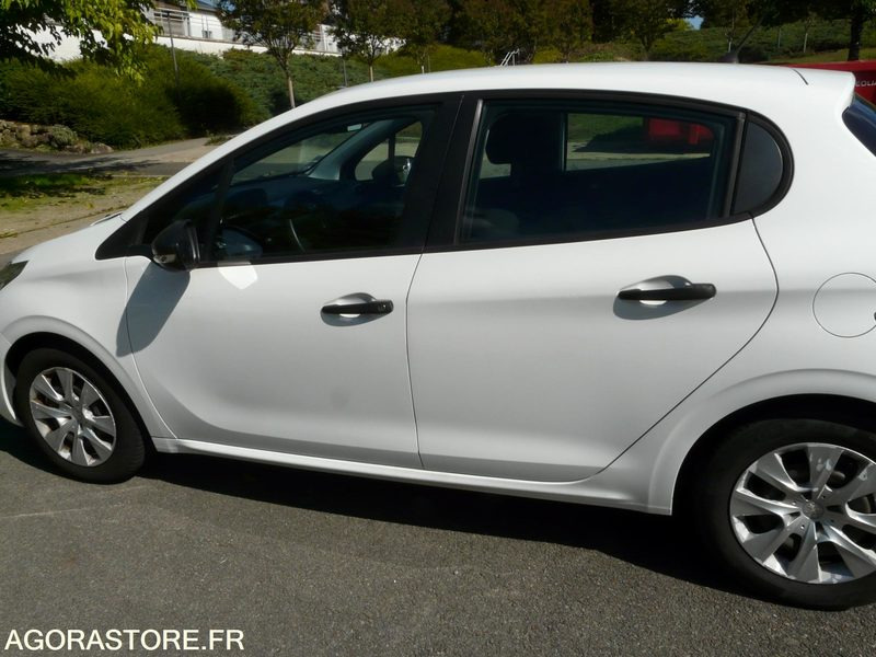 PEUGEOT 208 DX207CZ - Automóvel: foto 4 PEUGEOT 208 DX207CZ - Automóvel: foto 4