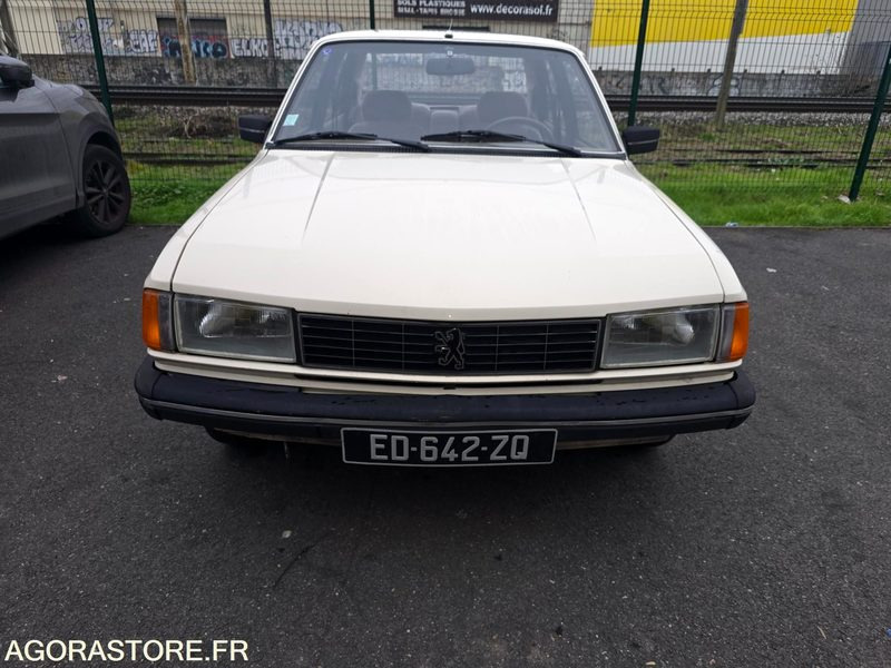PEUGEOT 305 1.5 GR - 1984 - 124000 KM - Automóvel: foto 5 PEUGEOT 305 1.5 GR - 1984 - 124000 KM - Automóvel: foto 5