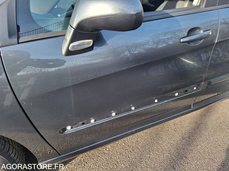 PEUGEOT 308 _ 5 places _ Diesel - Automóvel: foto 5 PEUGEOT 308 _ 5 places _ Diesel - Automóvel: foto 5