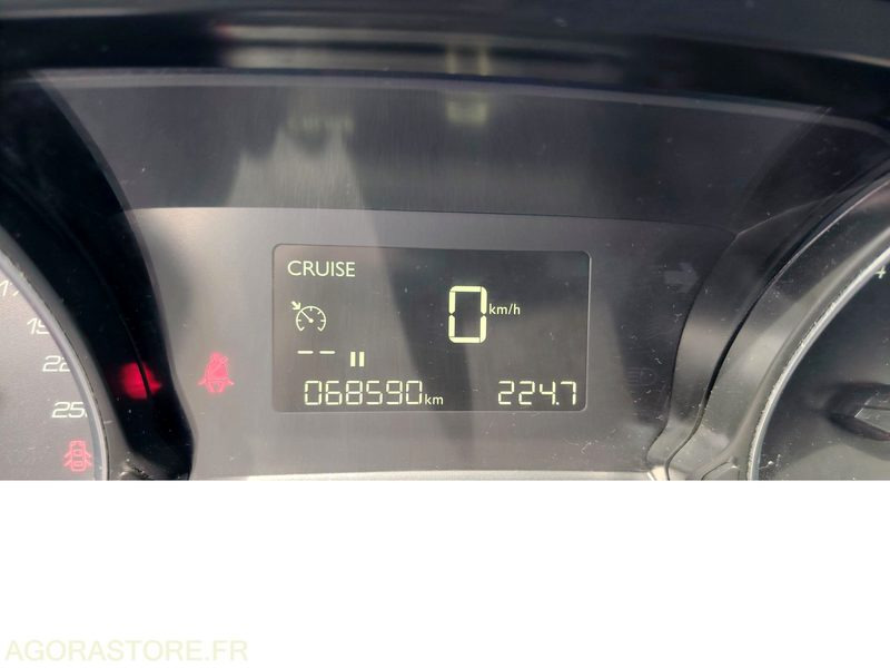 Automóvel PEUGEOT 308 SW 1.2i PURETECH - 2019 - 68 590 KM: foto 6