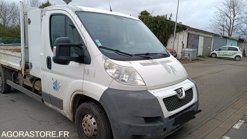 PEUGEOT BOXER 2.2 HDI AVEC BENNE ET COFFRE CABINE - Carrinha basculante: foto 1 PEUGEOT BOXER 2.2 HDI AVEC BENNE ET COFFRE CABINE - Carrinha basculante: foto 1