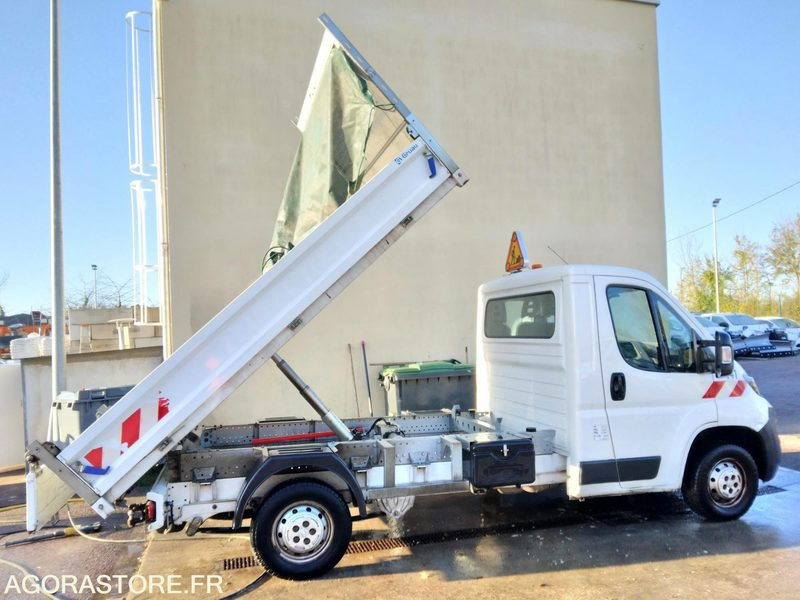 PEUGEOT BOXER benne basculante - 2015 - 112006 km - GAZOLE - Carrinha basculante: foto 1 PEUGEOT BOXER benne basculante - 2015 - 112006 km - GAZOLE - Carrinha basculante: foto 1