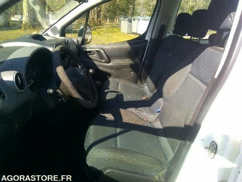 PEUGEOT Partner - 218886km - 2010 - Furgão compacto: foto 3 PEUGEOT Partner - 218886km - 2010 - Furgão compacto: foto 3