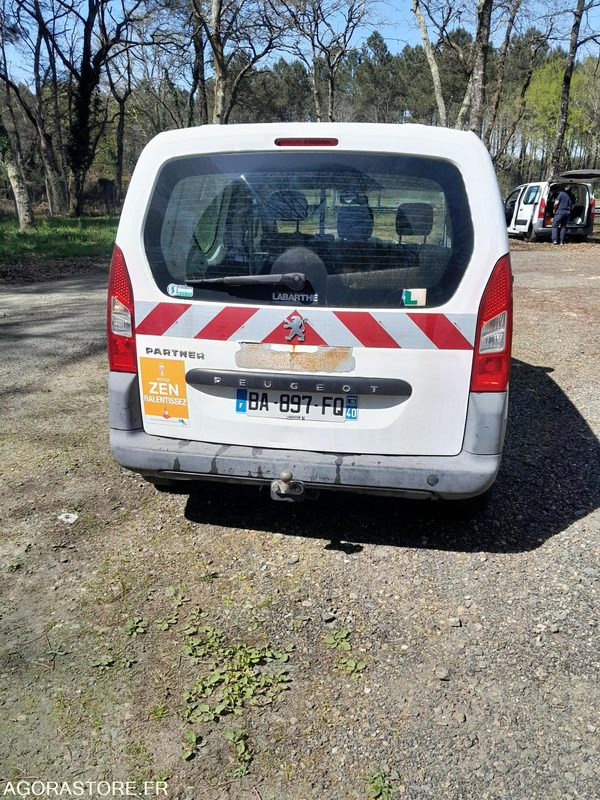 PEUGEOT Partner - 242795km - 2010 - Furgão compacto: foto 3 PEUGEOT Partner - 242795km - 2010 - Furgão compacto: foto 3