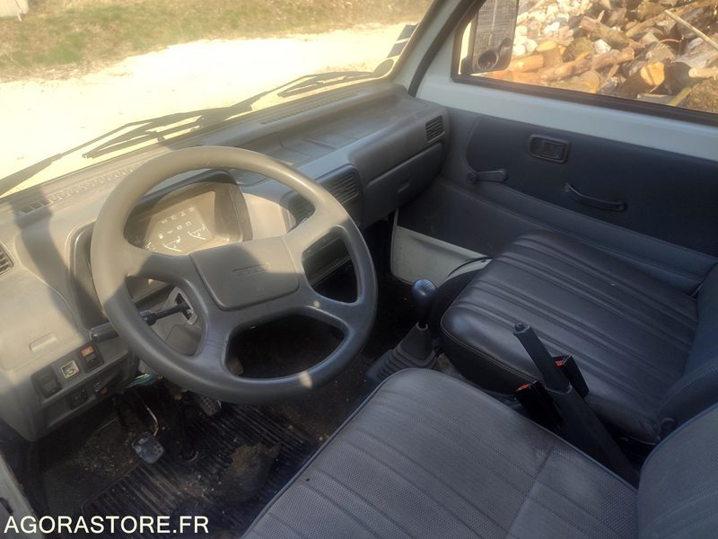 PIAGGIO 866 CZT 38 PORTER VENDU POUR PIECES VENDU SANS CONTROLE TECHNIQUE - Carrinha basculante: foto 4 PIAGGIO 866 CZT 38 PORTER VENDU POUR PIECES VENDU SANS CONTROLE TECHNIQUE - Carrinha basculante: foto 4