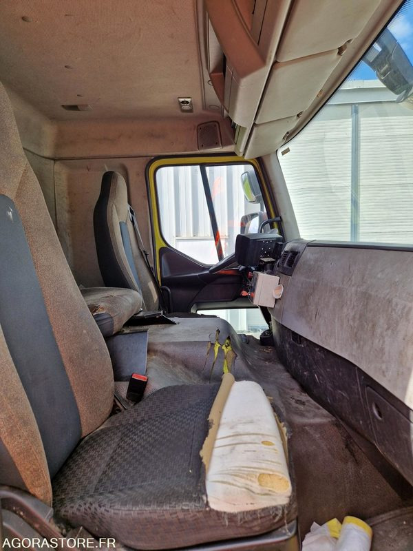 PORTEUR BOM 26T VOLVO GEESINK - 2014 - 154700kms - Caminhão de lixo: foto 3 PORTEUR BOM 26T VOLVO GEESINK - 2014 - 154700kms - Caminhão de lixo: foto 3