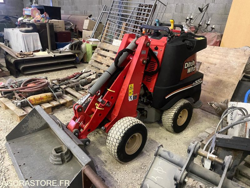PORTEUR MULTI OUTILS DITCH WITCH ZAHN R300 - Pá carregadora: foto 1 PORTEUR MULTI OUTILS DITCH WITCH ZAHN R300 - Pá carregadora: foto 1
