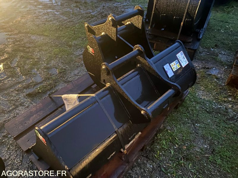 Godet Curage 1200mm S40 NEUF - Peça de reposição para Máquina de construção: foto 2 Godet Curage 1200mm S40 NEUF - Peça de reposição para Máquina de construção: foto 2