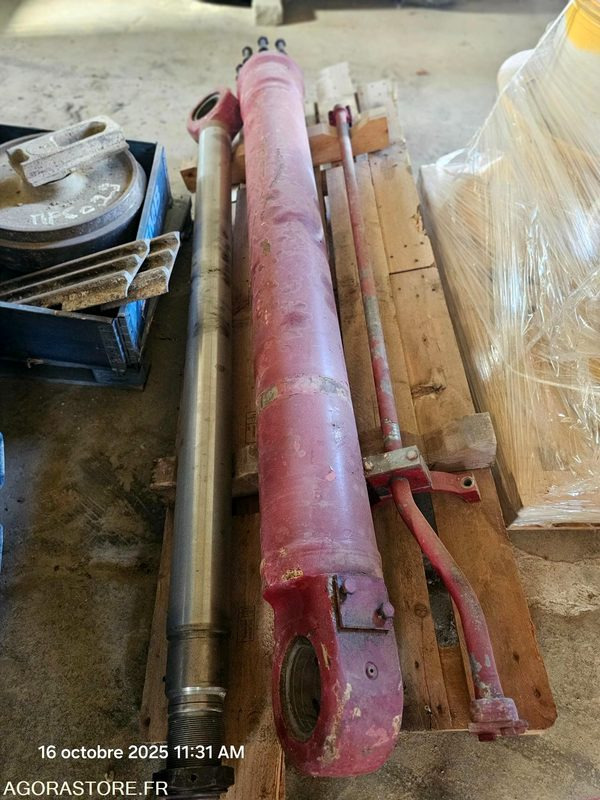 VERIN DE BALANCIER POUR PELLE LIEBHERR R974C - Peça de reposição para Máquina de construção: foto 4 VERIN DE BALANCIER POUR PELLE LIEBHERR R974C - Peça de reposição para Máquina de construção: foto 4