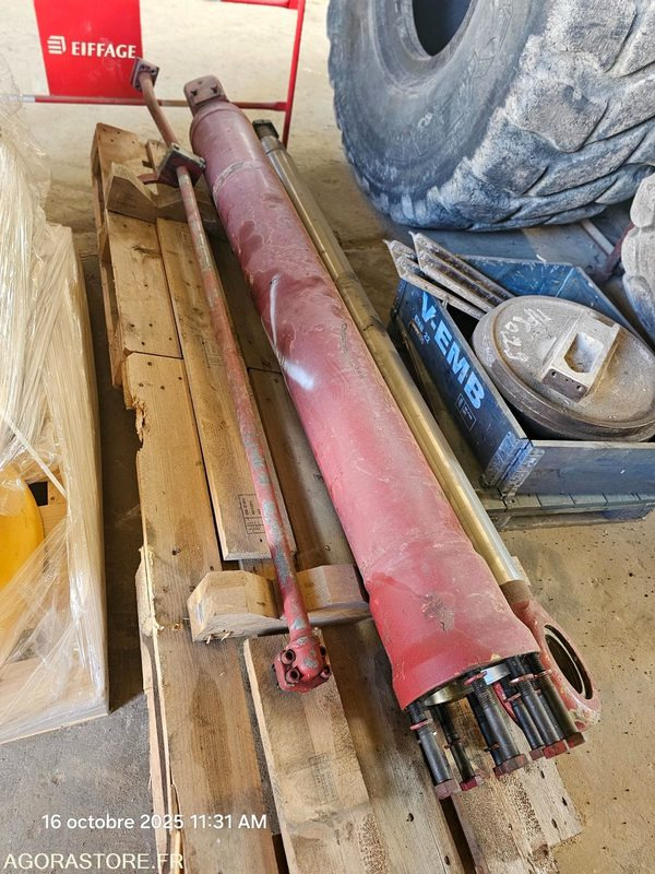 VERIN DE BALANCIER POUR PELLE LIEBHERR R974C - Peça de reposição para Máquina de construção: foto 1 VERIN DE BALANCIER POUR PELLE LIEBHERR R974C - Peça de reposição para Máquina de construção: foto 1