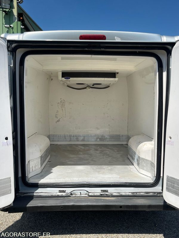 Peugeot Boxer L1H2 330 L1H1 2L Bluehdi - 2017 - 139 950km - Carrinha frigorífica: foto 4 Peugeot Boxer L1H2 330 L1H1 2L Bluehdi - 2017 - 139 950km - Carrinha frigorífica: foto 4