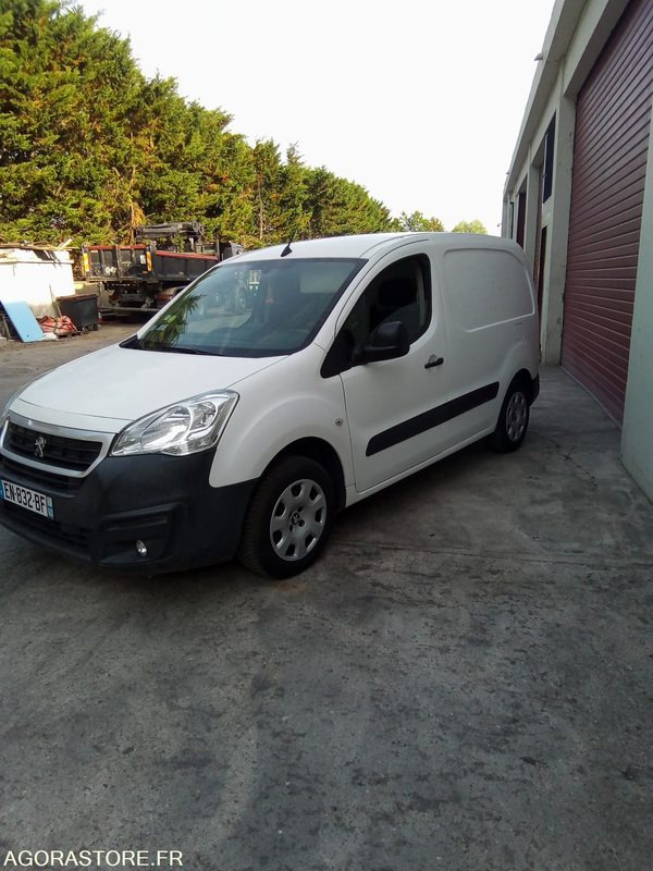 Peugeot. Partner 1.6 HDi 100 CV - 2017 - 123052 kms - Furgão compacto: foto 2 Peugeot. Partner 1.6 HDi 100 CV - 2017 - 123052 kms - Furgão compacto: foto 2