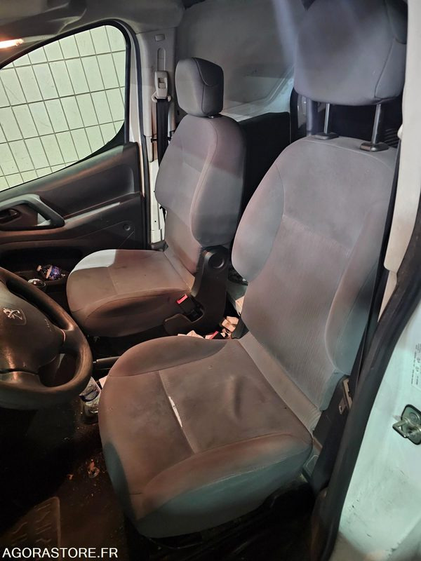 Peugeot Partner - 2013 - 91134kms - CQ 658 PQ - Furgão compacto: foto 5 Peugeot Partner - 2013 - 91134kms - CQ 658 PQ - Furgão compacto: foto 5